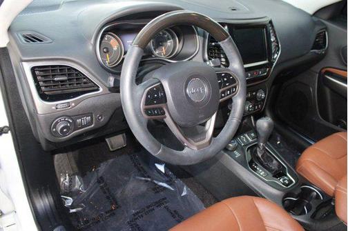 2019 Jeep Cherokee Overland