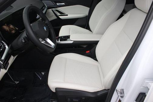 Mineral White Metallic 2026 BMW X1 xDrive28i