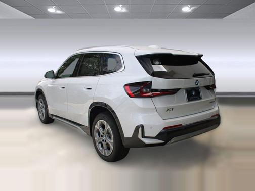 Mineral White Metallic 2026 BMW X1 xDrive28i
