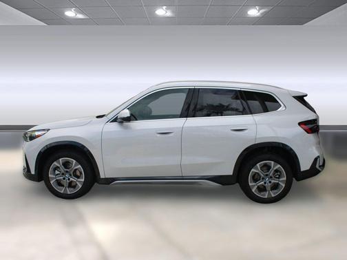 Mineral White Metallic 2026 BMW X1 xDrive28i