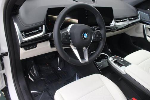 Mineral White Metallic 2026 BMW X1 xDrive28i