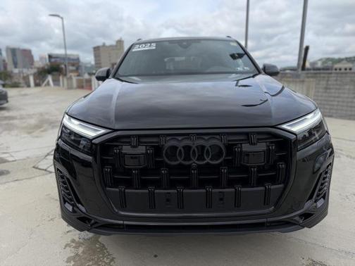 2025 Audi Q7 55 Premium Plus