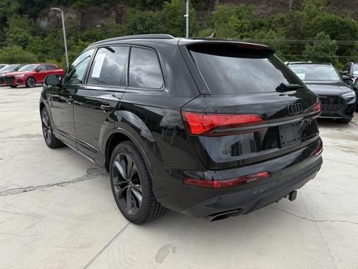 2025 Audi Q7 55 Premium Plus