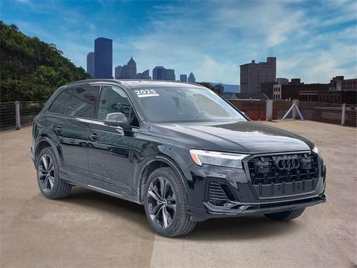 2025 Audi Q7 55 Premium Plus