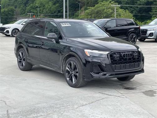2025 Audi Q7 55 Premium Plus