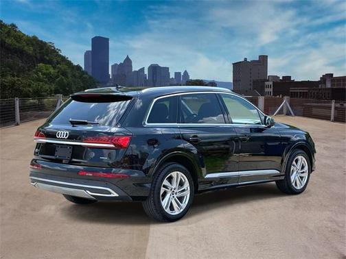 2022 Audi Q7 55 Premium Plus