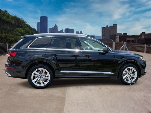 2022 Audi Q7 55 Premium Plus