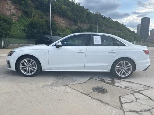 2022 Audi A4 45 S line Premium Plus