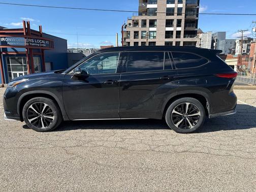 2022 Toyota Highlander XSE