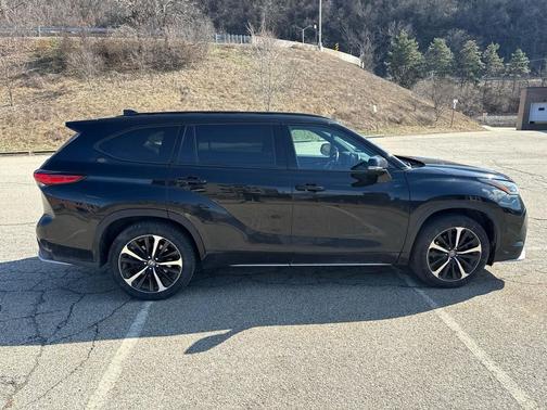 2022 Toyota Highlander XSE
