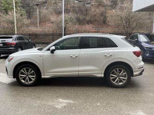 2022 Audi Q3 45 S line Premium