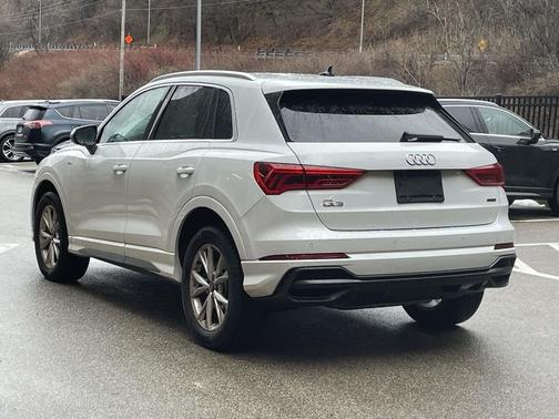 2022 Audi Q3 45 S line Premium