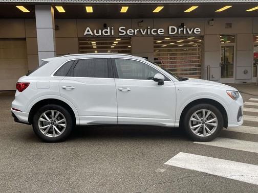 2022 Audi Q3 45 S line Premium