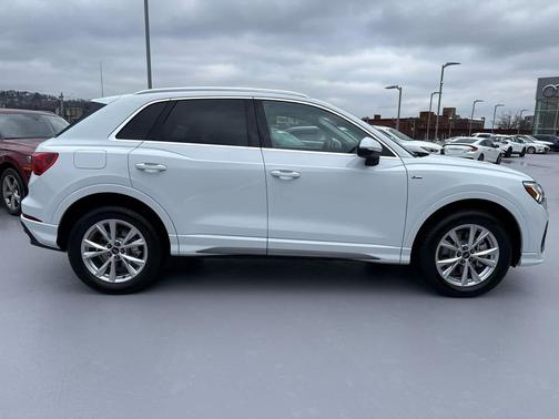 2025 Audi Q3 Premium 45 TFSI S line quattro Tiptronic