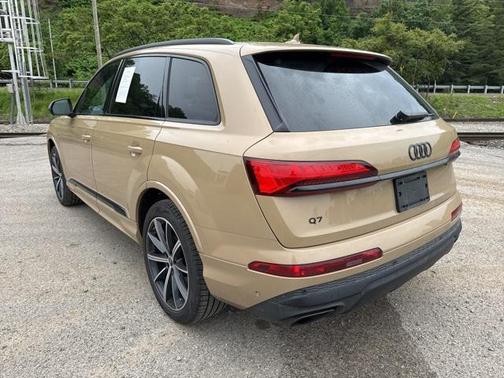 2025 Audi Q7 45 Premium Plus