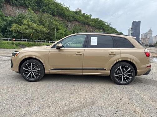 2025 Audi Q7 45 Premium Plus