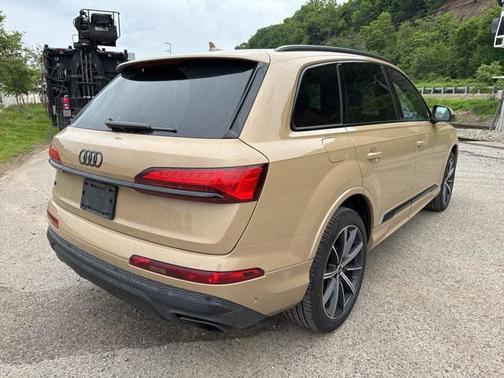 2025 Audi Q7 45 Premium Plus