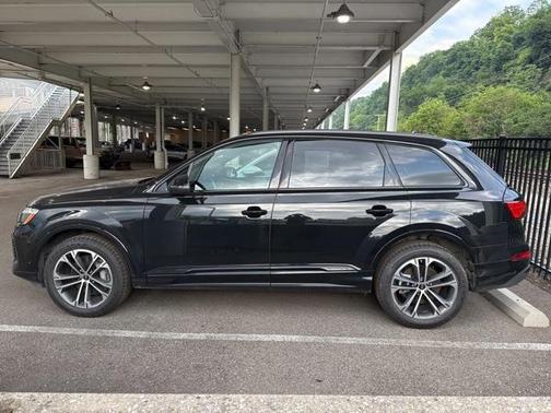 2025 Audi Q7 45 Premium Plus