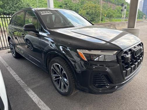 2025 Audi Q7 45 Premium Plus