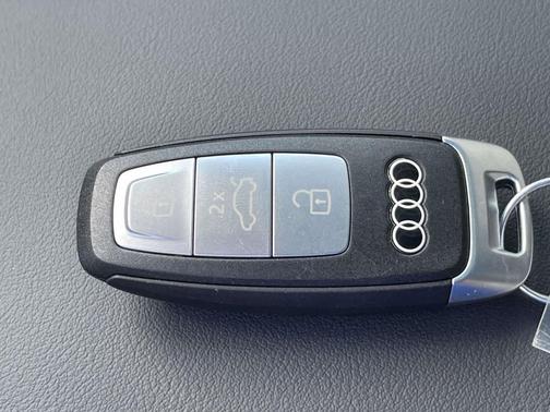 0E0E/Black 2026 Audi Q3 TFSI quattro S tronic