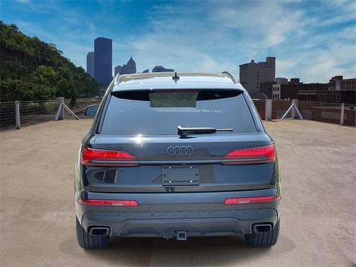 2025 Audi Q7 45 Premium Plus