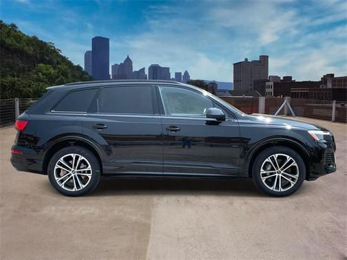 2025 Audi Q7 45 Premium Plus