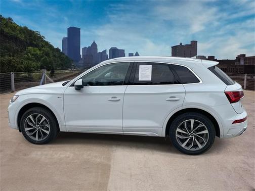 2022 Audi Q5 45 S line Premium Plus