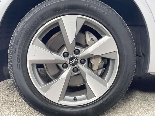 2022 Audi Q5 40 Premium Plus