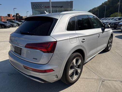 2022 Audi Q5 40 Premium Plus
