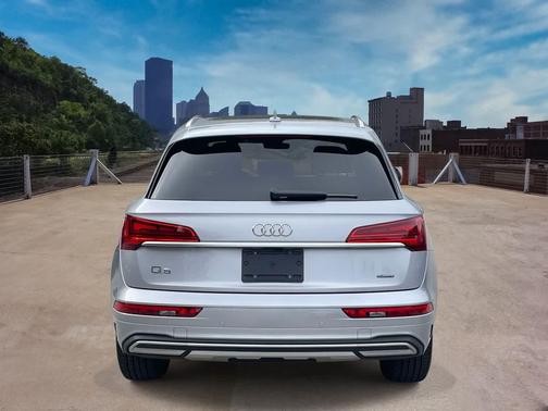2022 Audi Q5 40 Premium Plus