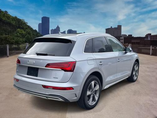 2022 Audi Q5 40 Premium Plus