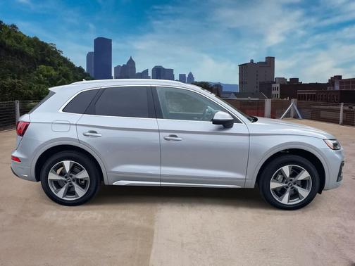 2022 Audi Q5 40 Premium Plus