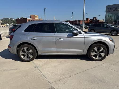 2022 Audi Q5 40 Premium Plus