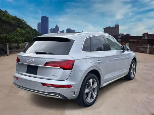2022 Audi Q5 40 Premium Plus