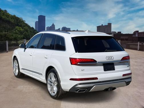 2025 Audi Q7 55 Premium Plus