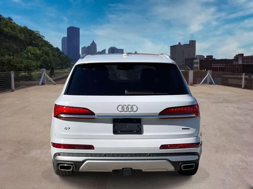 2025 Audi Q7 55 Premium Plus