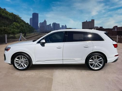 2025 Audi Q7 55 Premium Plus