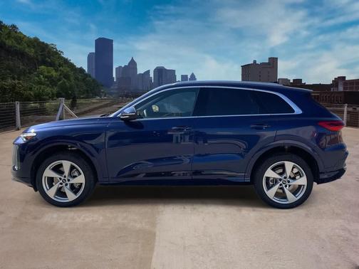 Navarra Blue Metallic 2025 Audi Q5 Premium Plus TFSI quattro S tronic