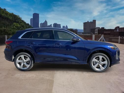 Navarra Blue Metallic 2025 Audi Q5 Premium Plus TFSI quattro S tronic