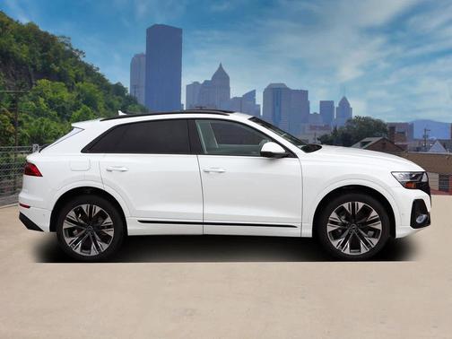 2025 Audi Q8 55 Premium