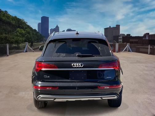 2022 Audi Q5 40 Premium Plus