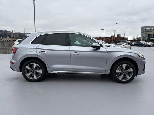 2023 Audi Q5 40 Premium