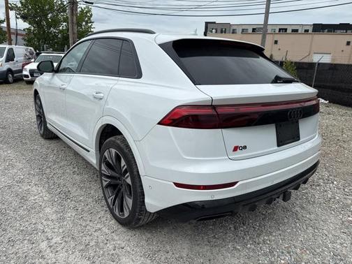 2024 Audi Q8 55 Premium Plus