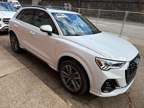 2025 Audi Q3 Premium 45 TFSI S line quattro Tiptronic