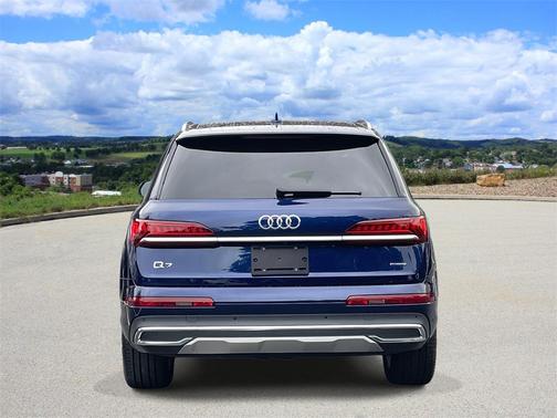 2022 Audi Q7 55 Premium Plus