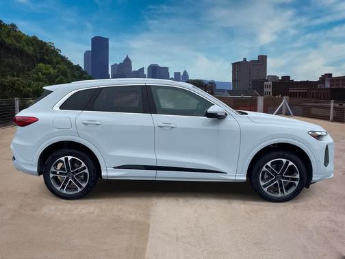 Glacier White metallic 2026 Audi Q5 Premium TFSI quattro S tronic