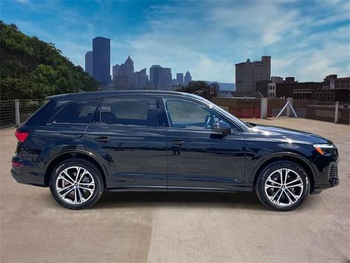 2025 Audi Q7 45 Premium Plus