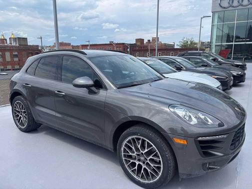 Mahogany Metallic 2017 Porsche Macan Macan