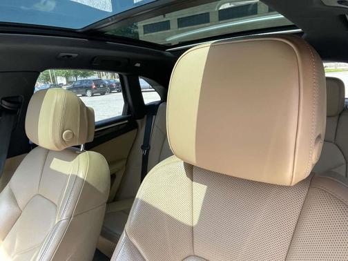 Mahogany Metallic 2017 Porsche Macan Macan