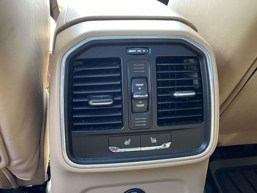 Mahogany Metallic 2017 Porsche Macan Macan